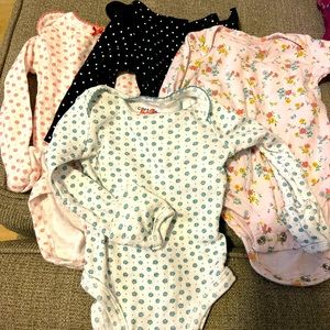 Newborn onesie 4 pk